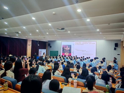 王虹媛老师《中国特色社会主义进入新时代》公开课