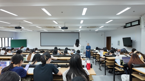 思想政治教育2023级全体同学在李淑杰老师带领下开展集中见习总结